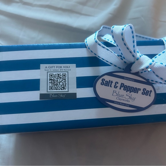 Blue Sky Fish Salt and Pepper Figurine - Picture 5 of 5